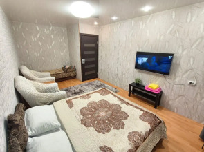 Апартаменты с 1 комнатой рядом с Городской больницей, вид на город (КВАРТИРА51)