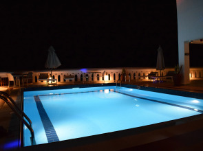 Отель Maru Maru