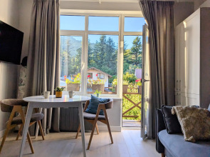 Квартира двухуровневая с видовым балконом в центре Красной Поляны