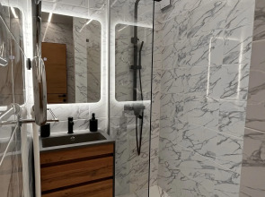 Апартаменты с Потрясающим Видом на Озеро, Горы и Город