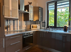 Квартира С отдельной спальней и балконом в центре Поляны