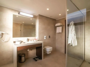 Отель Ramada and Suites by Wyndham Yerevan