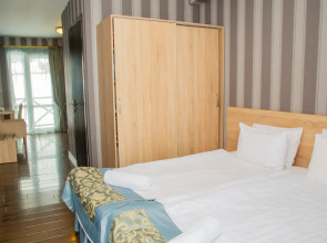 Отель Edelweiss Hotel