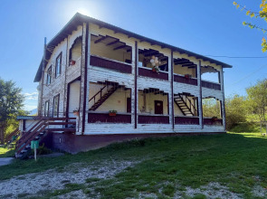 Thach from Travel Hotels Entourage