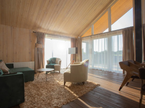 Частный дом Барнхауз у озера