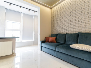 Апартаменты в Совpeмeннoм ЖK в Пяти Минутaх Ходьбы oт Мopя от LеtоApart