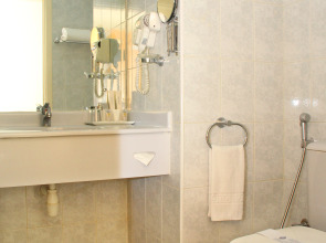 Отель Nejoum Al Emarate