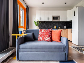 Квартира Яркая с балконом