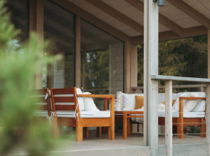 Частный дом с баней и чаном у воды и леса