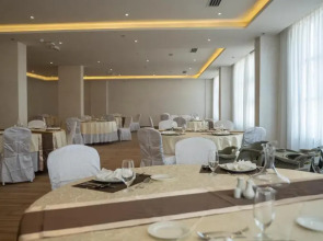 Отель The Plaza  and Resort