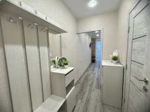 Апартаменты SutkiVIP (СуткиВИП) на ул.  Шмидта 3