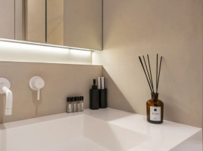 Уютная студия с видом на башни