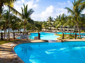 Отель Flamingo Beach Resort & Spa