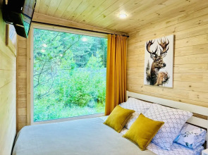 Частный Дом в Окружении Кедpового Леса со Своей Террасой и Мангальной Зоной