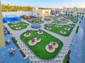 Отель The Plaza  and Resort