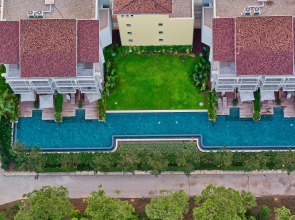 Lara Barut Collection