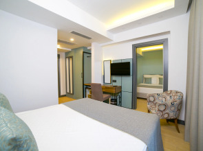 Отель Leaf Port Boutique