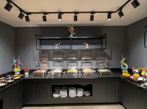 Отель Falcon 1511