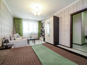 Апартаменты у метро с видом на писательский городок