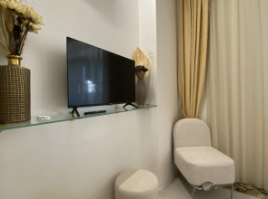 Апартаменты в современном стиле с камином