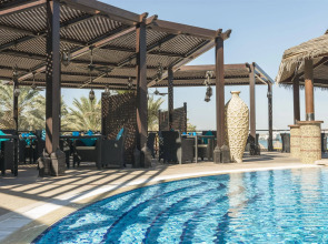 Отель Le Méridien Mina Seyahi Beach Resort & Waterpark