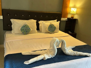 Hotel YogiTree beach Resort & Cafe