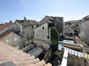 Palace Central Square