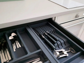 Апартаменты Новые с Высокими Окнами на Пешеходной Улице