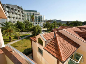 Отель Swiss Holiday