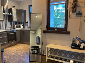 Квартира С отдельной спальней и балконом в центре Поляны