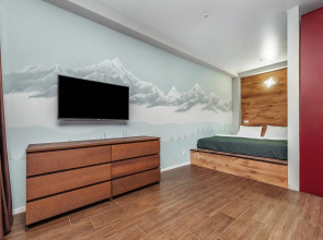 Апартаменты Дизайнерская студия около подъемника