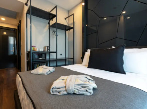 Отель Lucky Monkey