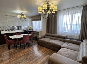 Квартира Трехкомнатная у Набережной Грина