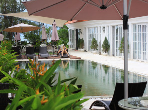 White Boutique Hotel & Residences