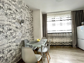 Двухкомнатная квартира сети "PanApartments" с панорамным видом на город