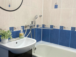 Апартаменты Современная 2 комнатная квартира в шаговой доступности от РКБ (больницы)