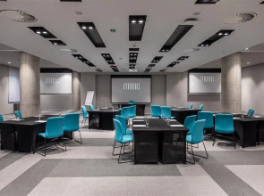 Отель Mona Plaza