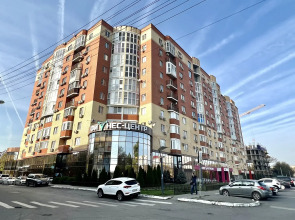 Квартира Green FOX в новом доме с отдельной кухней