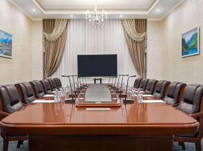 Отель Ramada by Wyndham Шымкент