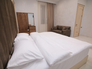 Отель Louvre Home