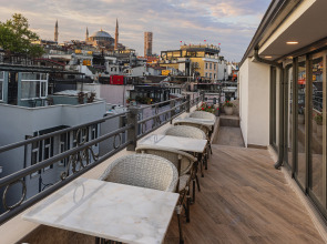 Отель The Triton