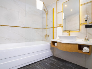 Отель Leaf Port Boutique