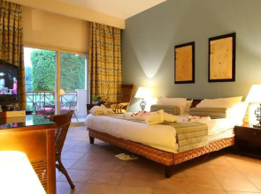 Курортный Отель Swiss Inn Pyramids Golf Resort