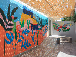 Отель Aloha Suites