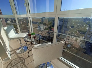 Апартаменты видовые сети «Все в гости» на ул.10 Августа 85 на 17 этаже