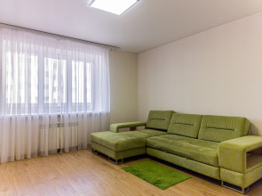 Апартаменты двухкомнатные в светлых тонах вблизи центра города