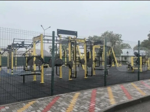 Апартаменты Квартира уютная с спорт площадкой во дворе