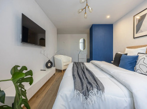 Апартаменты улучшенные, в центре города, с тремя спальнями