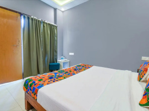 Hotel YogiTree beach Resort & Cafe