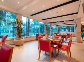 Курортный Отель Swiss Inn Pyramids Golf Resort